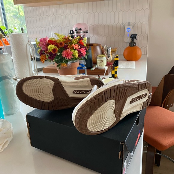 Nike White and Tan Women's Sneakers - Picture 5 of 7